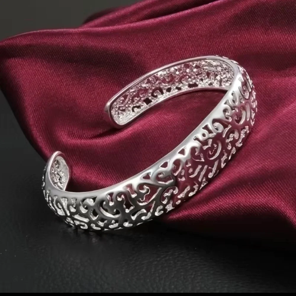 Hollow Out Open Bangle - Picture 2 of 4